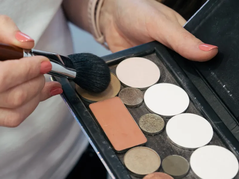 Blush et contouring : le duo gagnant pour sculpter votre visage selon votre morphologie