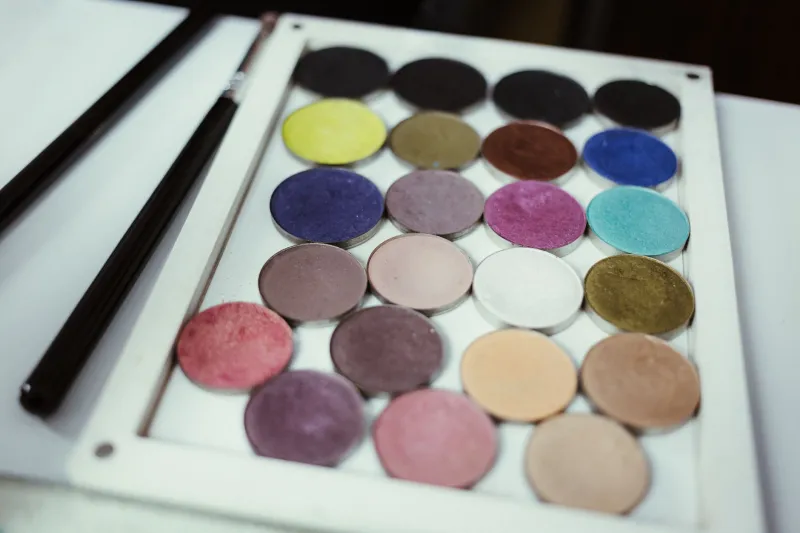 Quatre saisons, quatre visages : comment faire évoluer votre maquillage avec le calendrier