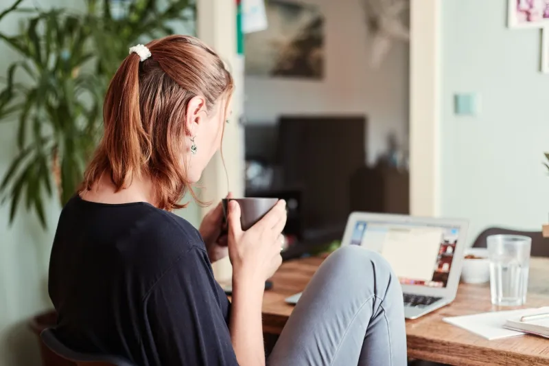 Télétravail et maquillage : comment retrouver l'envie de se faire belle chez soi